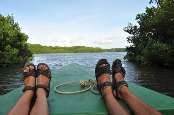 Chegando a um lago no pântano/mangue de Caroni, próximo à Port of Spain, em Trinidad e Tobago